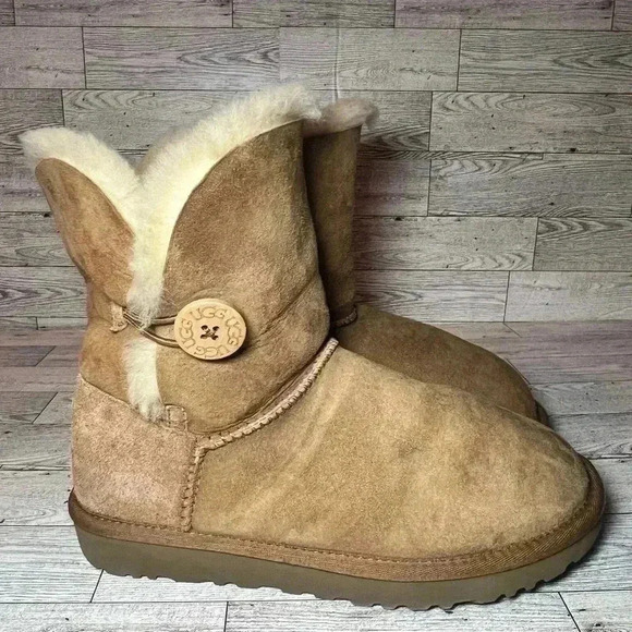 UGG Womens Bailey Button 5991Y Chestnut Brown Sheepskin Boots Sz 7 - Picture 3 of 9